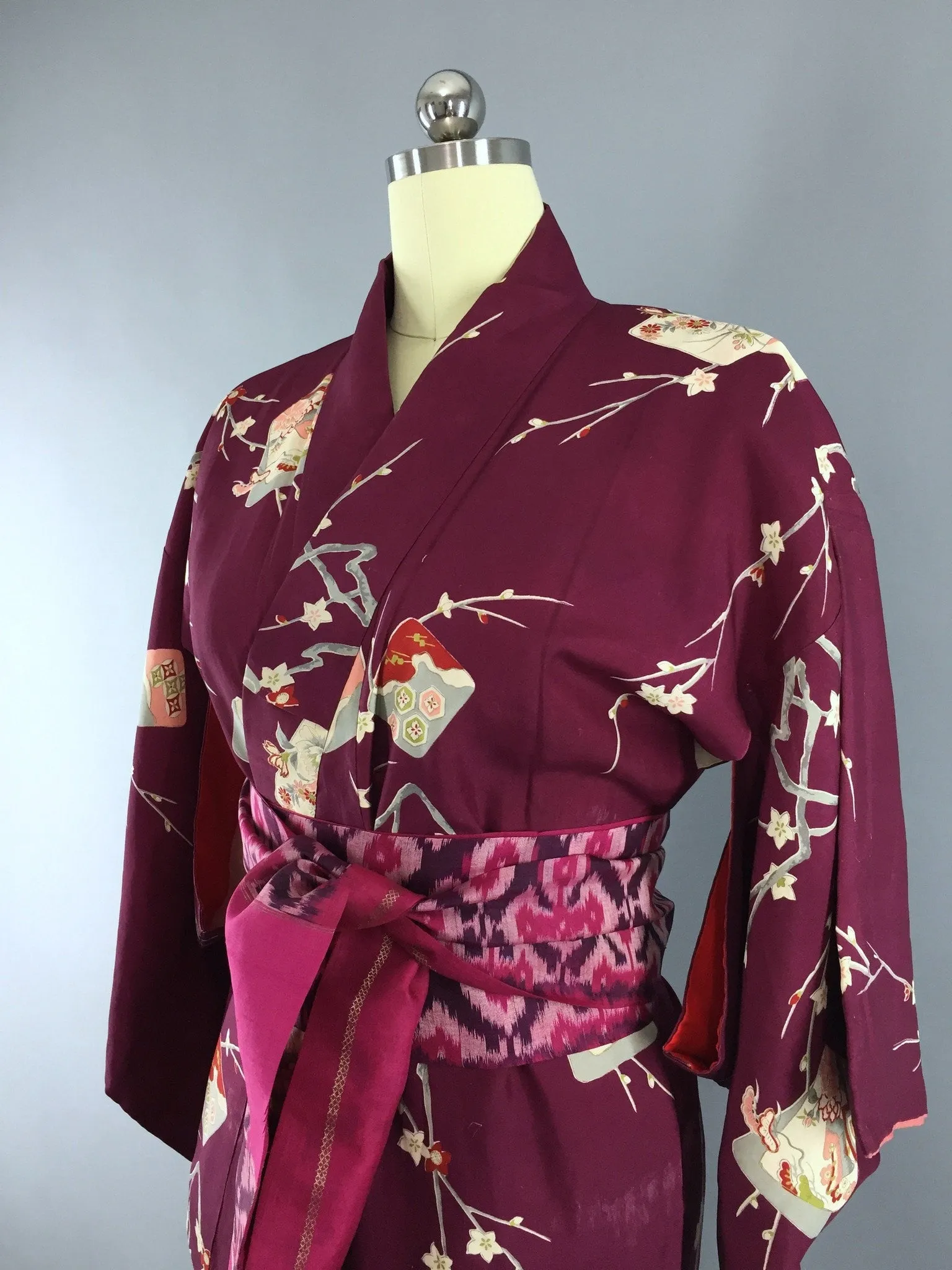 1940s Vintage Silk Kimono Robe in Maroon Red Floral Print