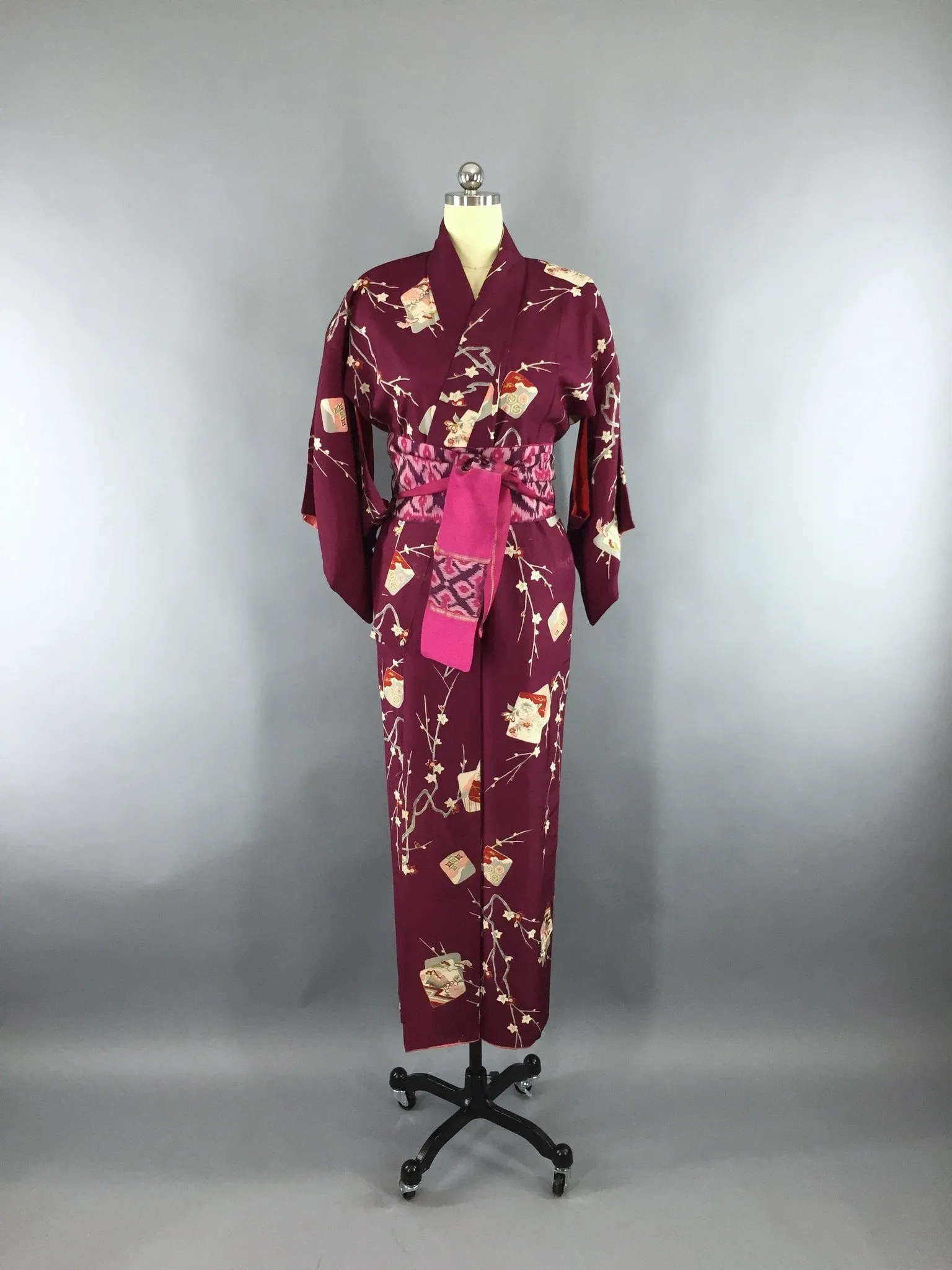 1940s Vintage Silk Kimono Robe in Maroon Red Floral Print