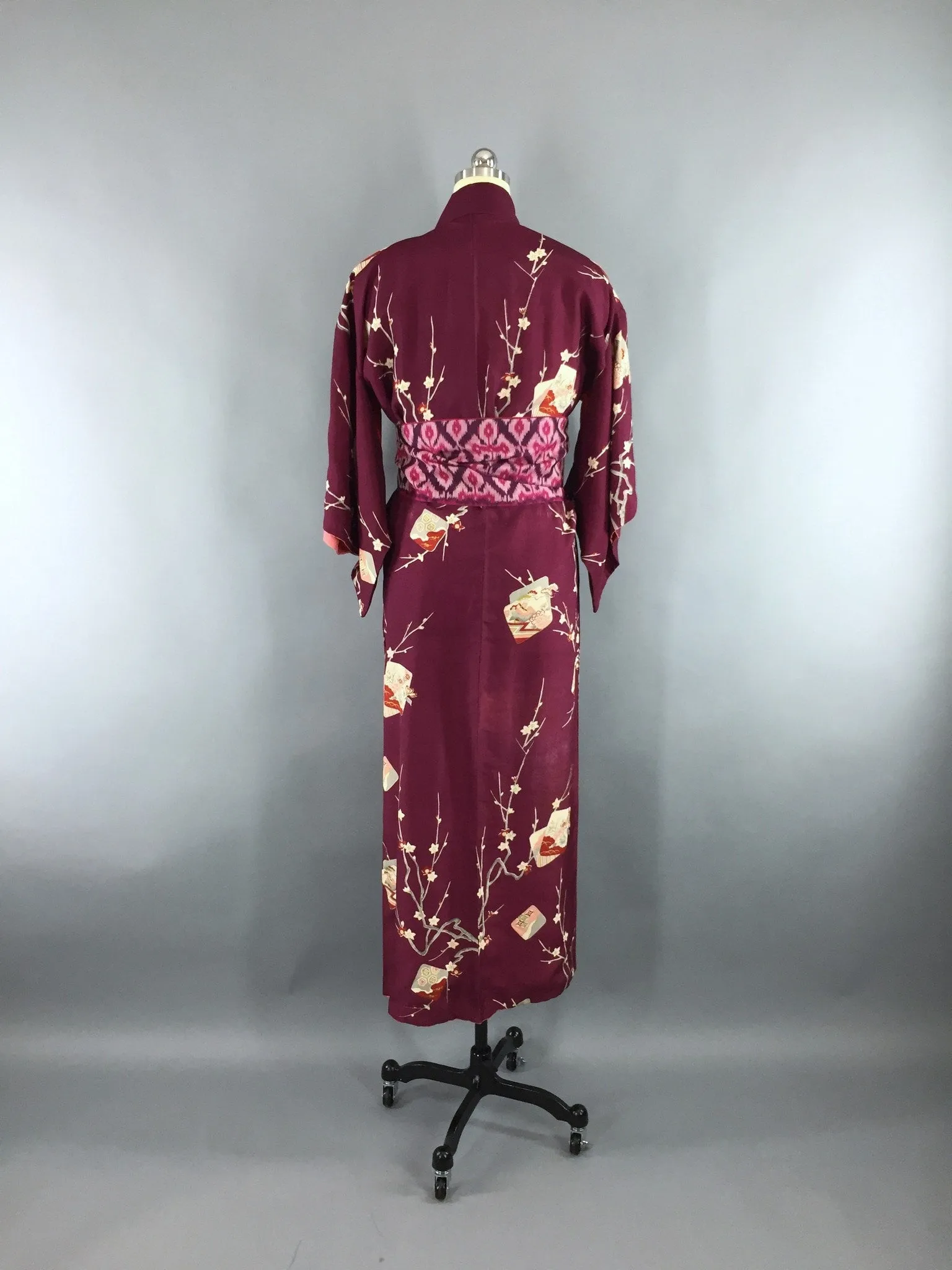 1940s Vintage Silk Kimono Robe in Maroon Red Floral Print