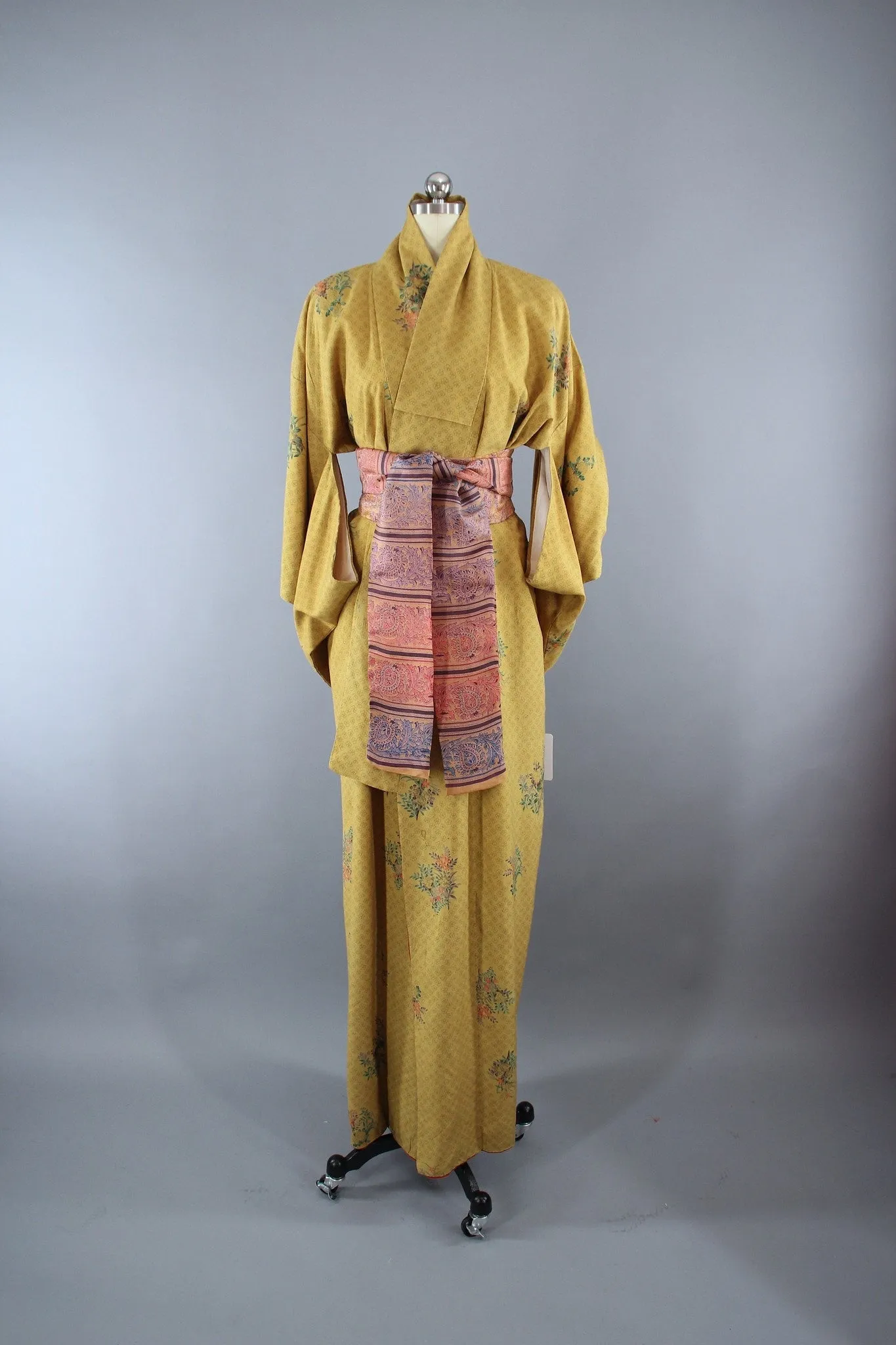 1950s Vintage Kimono Robe in Mustard Yellow Floral Print