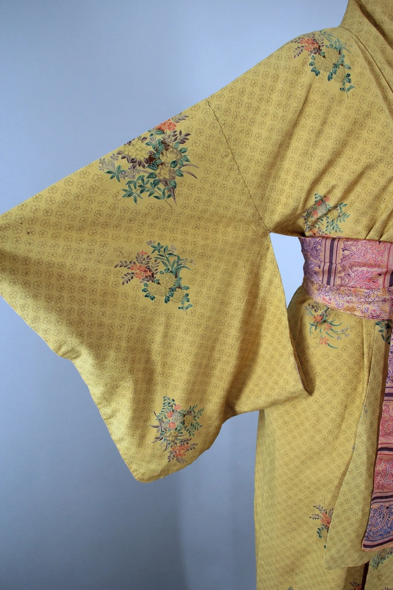 1950s Vintage Kimono Robe in Mustard Yellow Floral Print