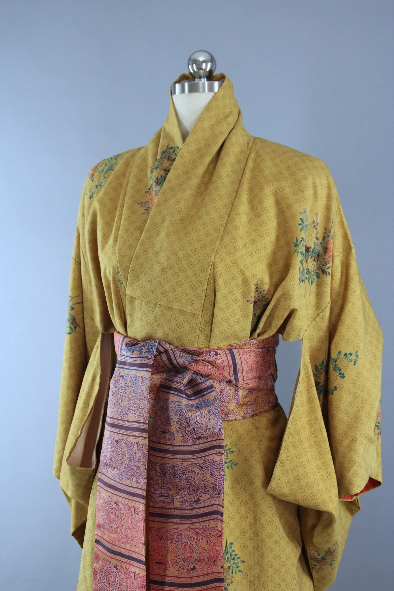 1950s Vintage Kimono Robe in Mustard Yellow Floral Print