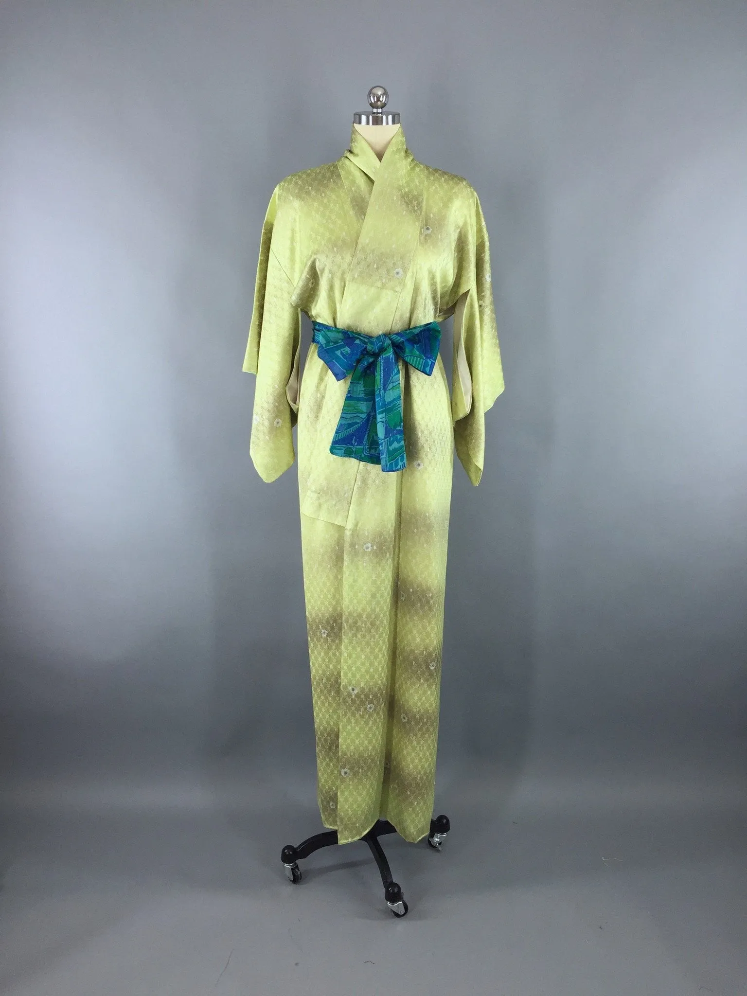 1950s Vintage Silk Kimono Robe in Apple Green Ombre