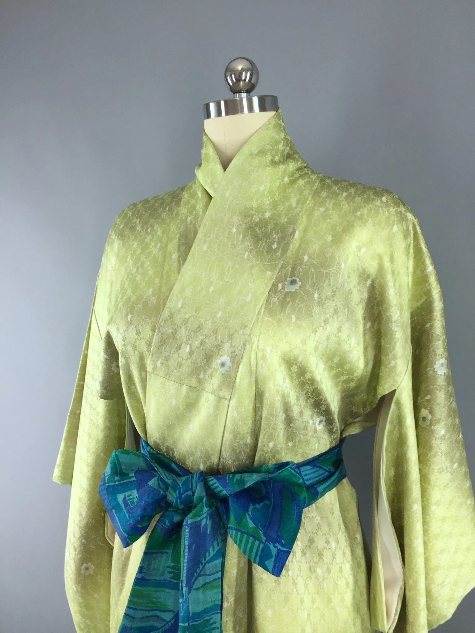 1950s Vintage Silk Kimono Robe in Apple Green Ombre