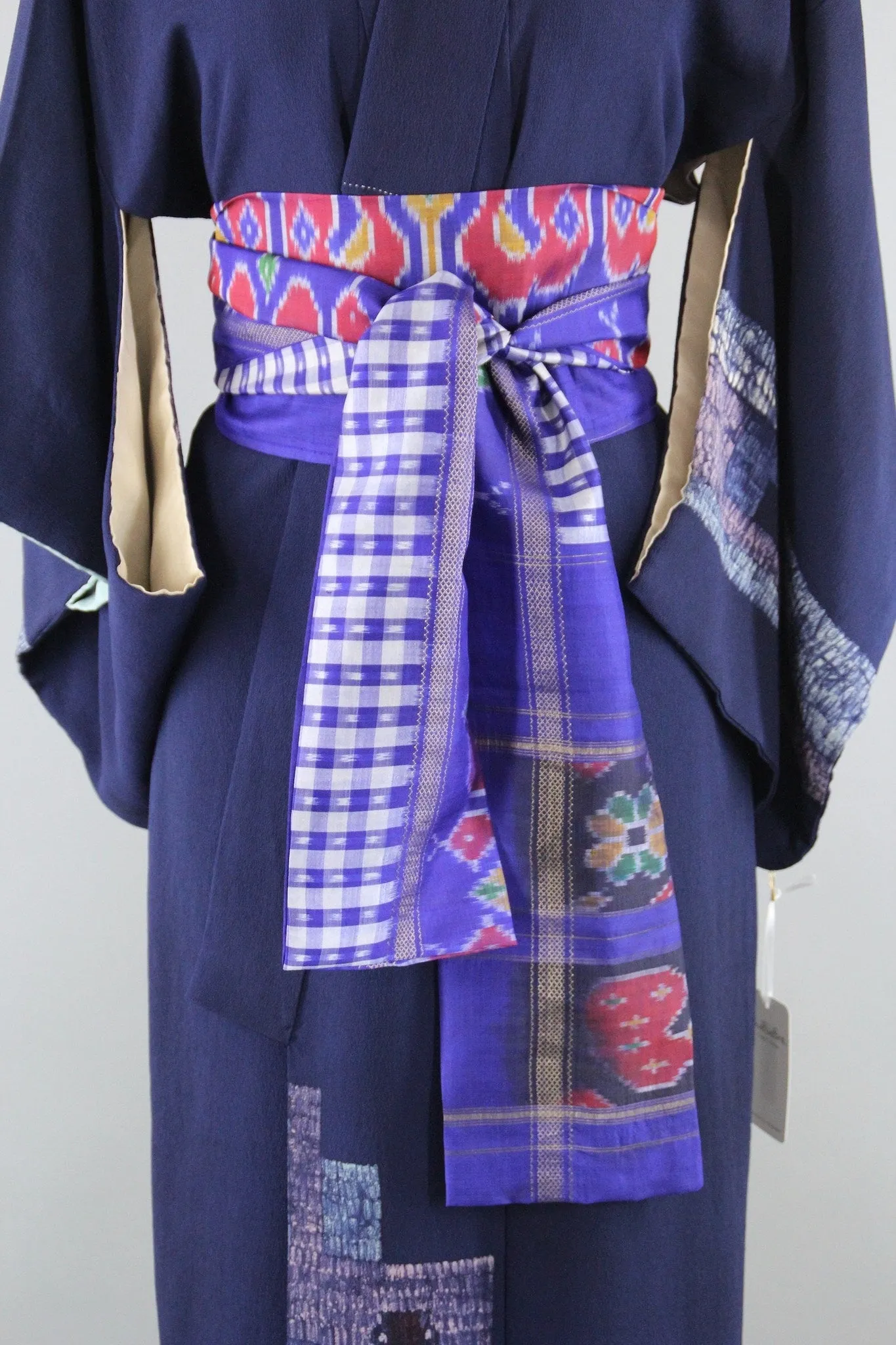 1950s Vintage Silk Kimono Robe with Blue Urn Novelty Print