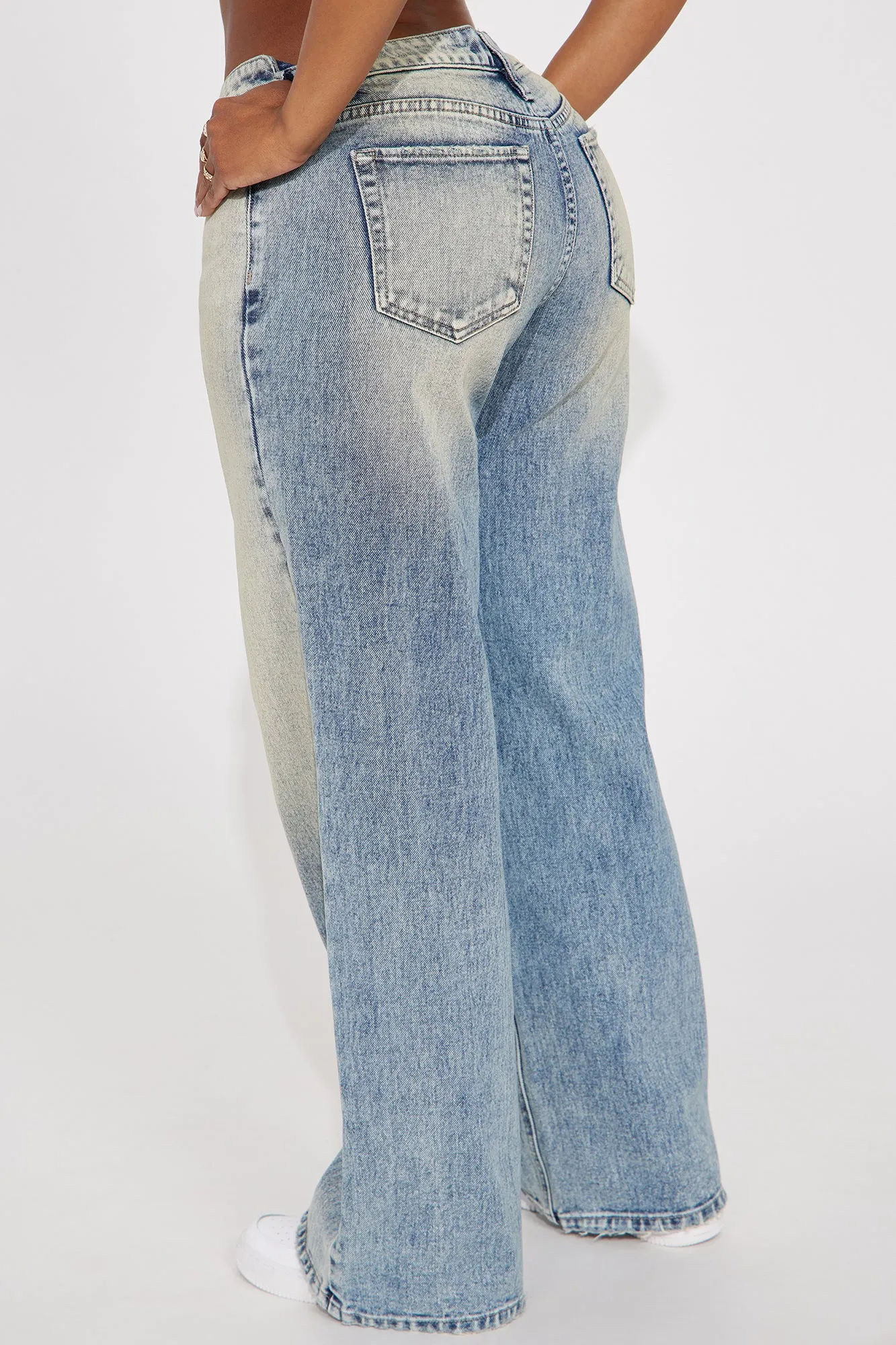 Been There Basic Tinted Straight Leg Jeans - Light Wash