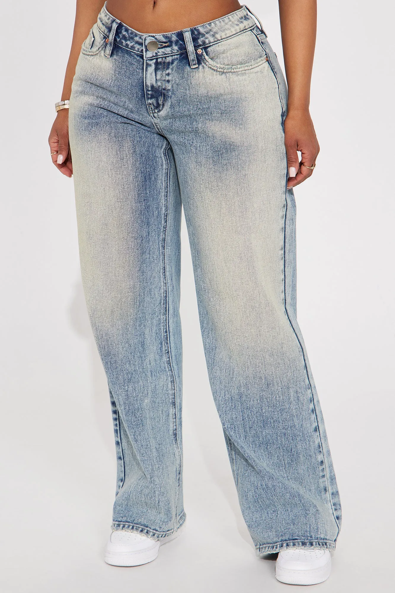 Been There Basic Tinted Straight Leg Jeans - Light Wash