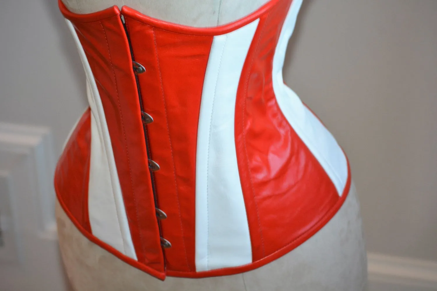 Hand dyed real leather Captain America red and white cosplay corset, steel boned made to measures exclusive corset, steampunk leather corset