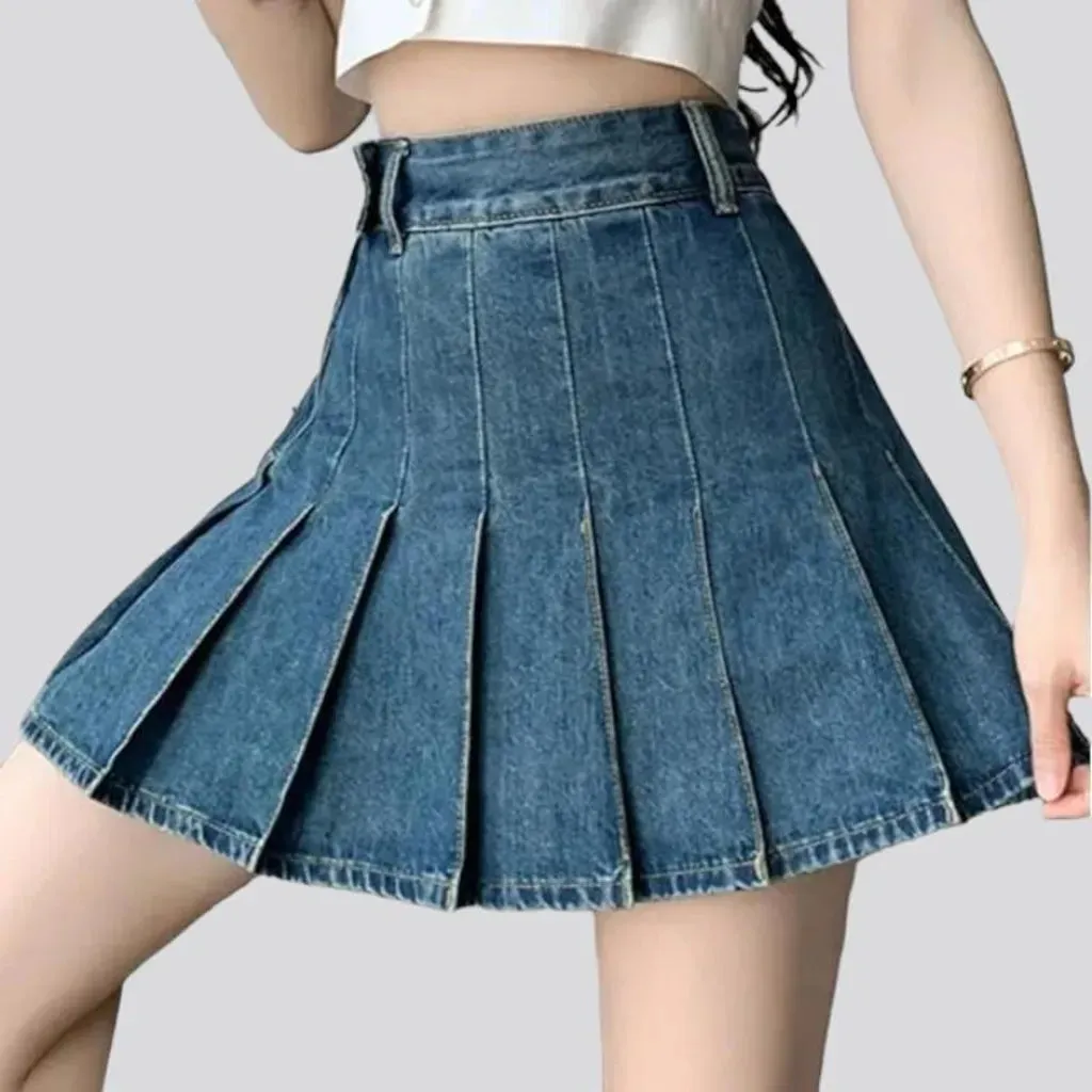 Medium-wash pleated jean skort