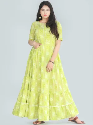 Nazmil - Green Bandhani Printed Tier Long Dress With Weld Pockets - D408F2206