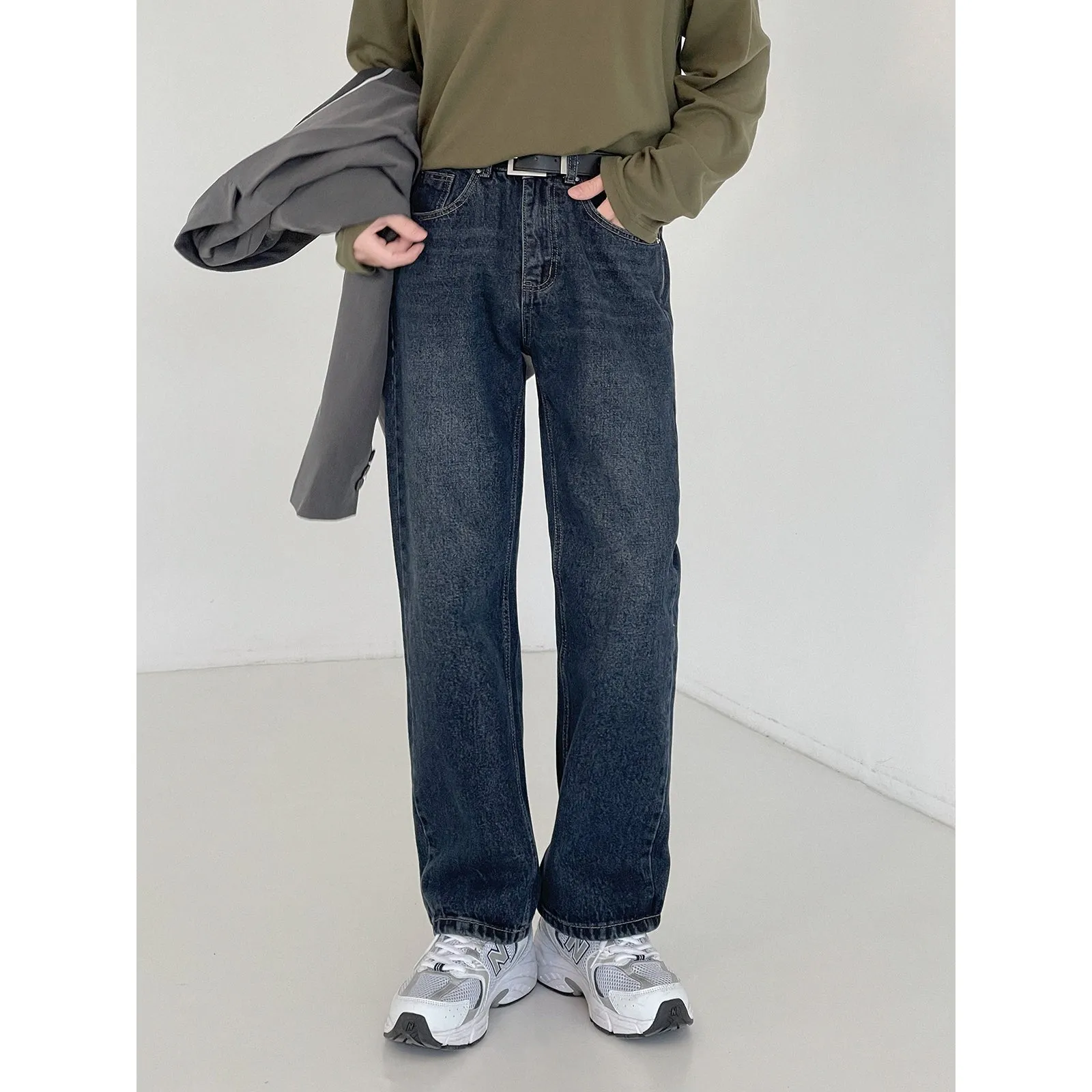 Zhou Bleach Washed Straight Leg Jeans